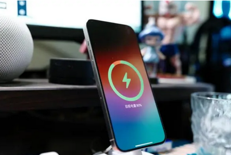 靖江苹果15换屏服务分享用什么充电器给iPhone15充电更好 