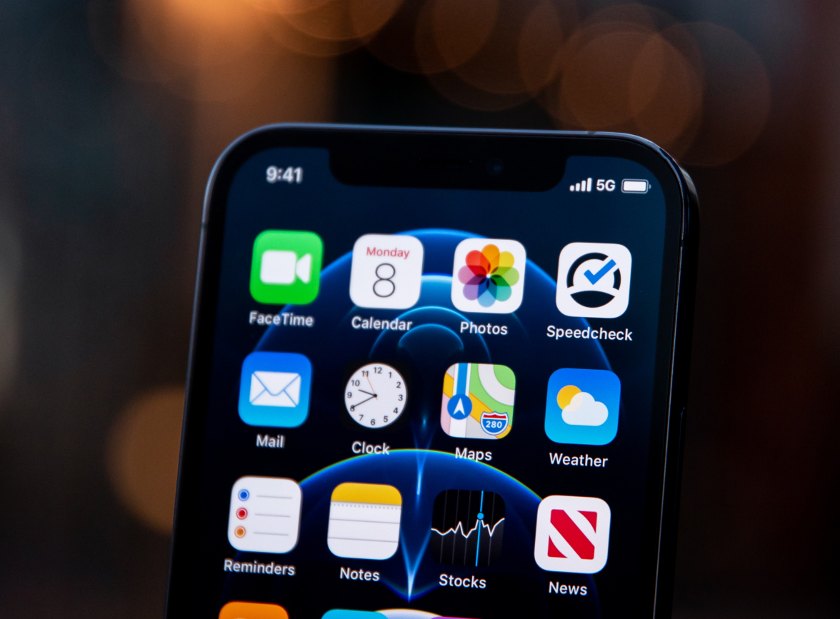 靖江苹果手机维修分享为什么 iPhone 12 在冬季会自动关机 